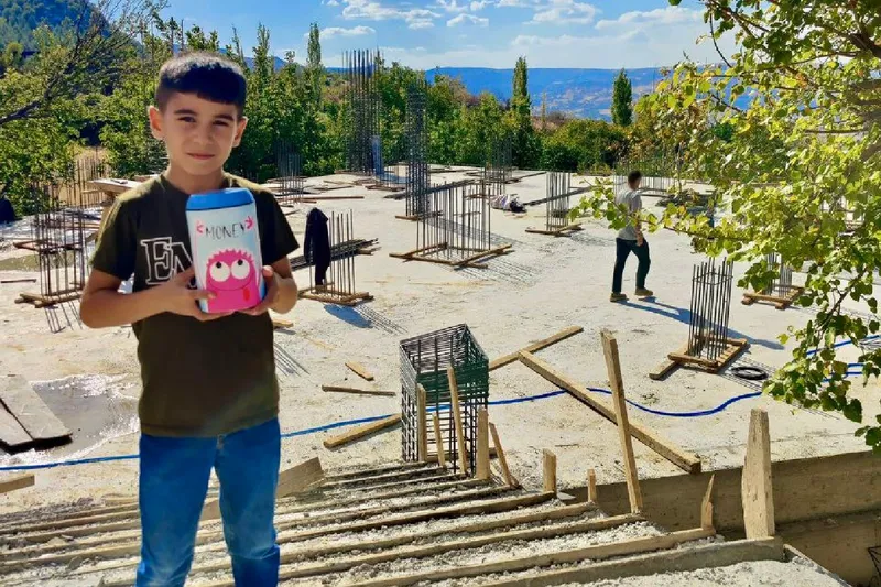 Küçük yaşta büyük örnek: Cami yapımı için kumbarasını bağışladı