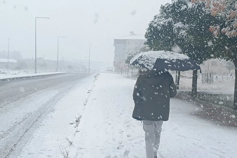 Meteoroloji’den yurdun kuzeydoğusu için kuvvetli kar ve sağanak uyarısı