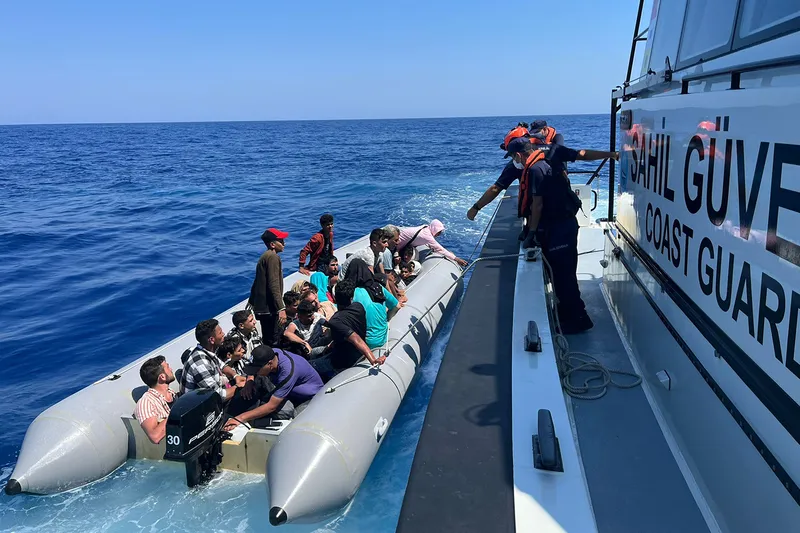 Muğla açıklarında 29 düzensiz göçmen kurtarıldı