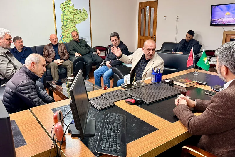 İşten çıkarılan işçilerden HÜDA PAR Milletvekili Dinç