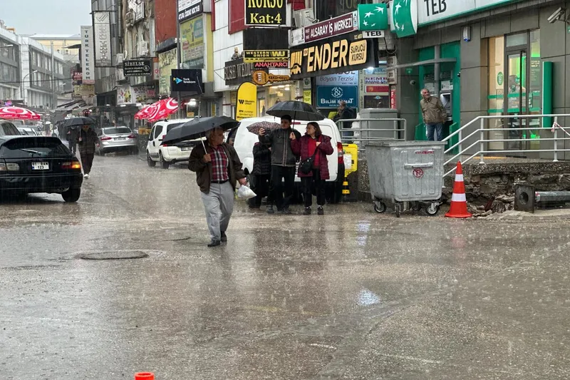 Yoğun yağış Adana