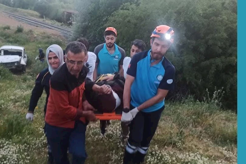 Bingöl’de araç uçuruma yuvarlandı: 2 yaralı