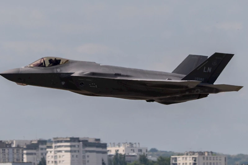 İngiltere nükleer silah taşıma kapasitesine sahip savaş uçağı satın alacak