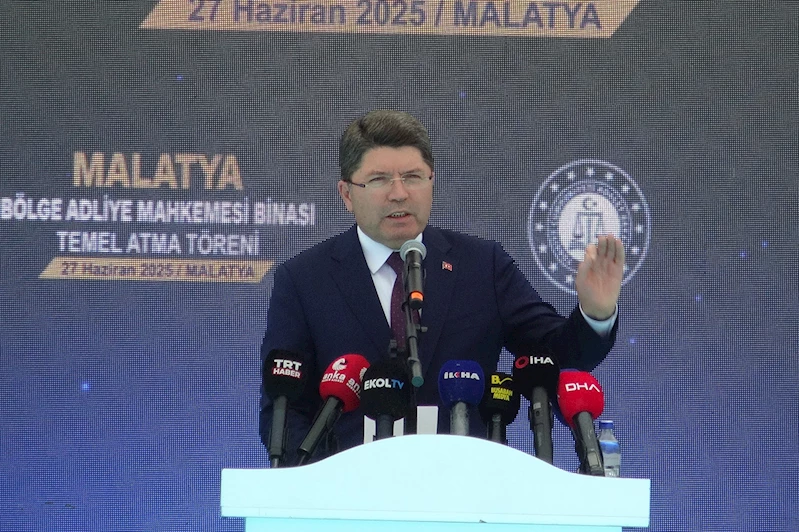 Adalet Bakanı Tunç: Darbecilerin yazdığı bir anayasayla hala yönetiliyoruz!
