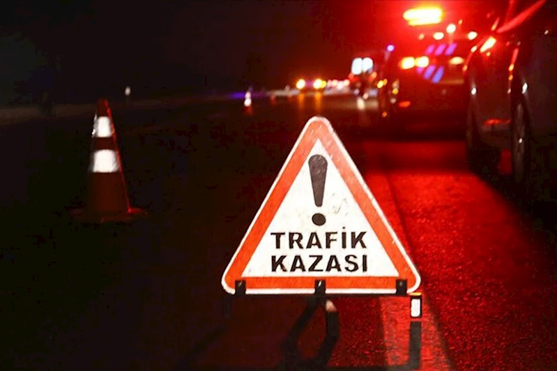 Minibüs ile otomobil çarpıştı: 2 ölü, 1 yaralı