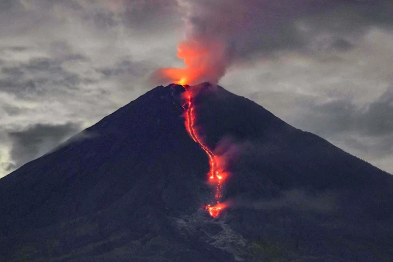 Semeru Yanardağı