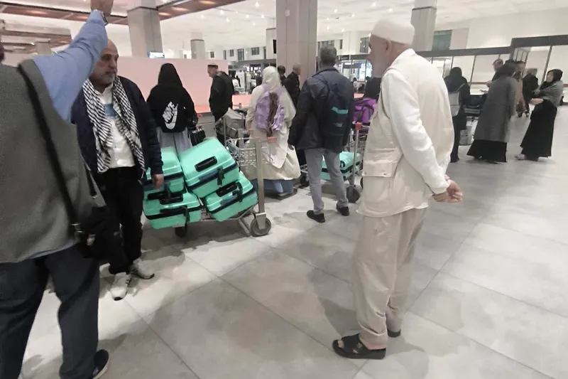 Gaziantepli umreciler havaalanının işleyişinden dert yandı