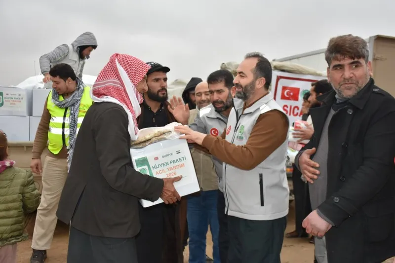 Umut Kervanı Aynelarap'ta sivil halka yardım dağıttı