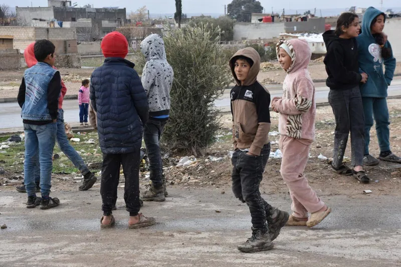 Umut Kervanı Aynelarap'ta sivil halka yardım dağıttı