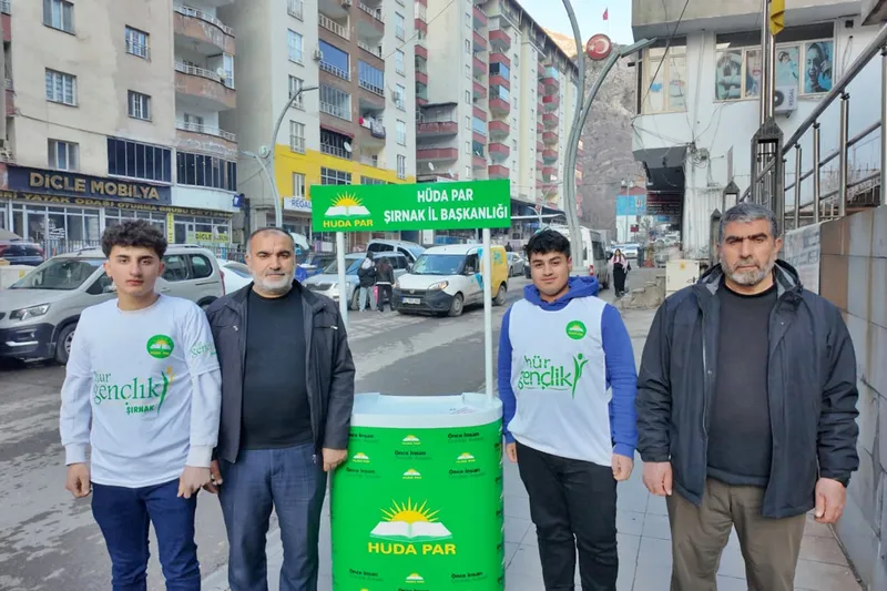 Uludere'de ana dilimi seçiyorum standında vatandaşlar bilgilendirildi