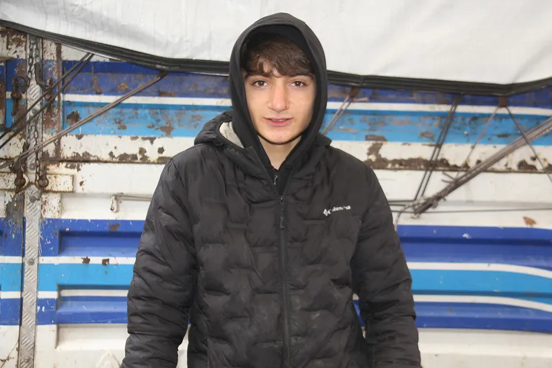 Kış aylarında pazar esnafının zorlu mesaisi