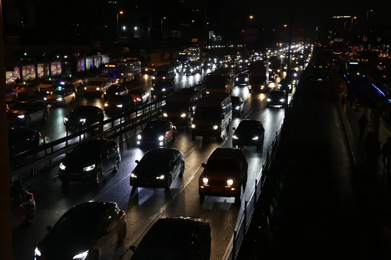Yarıyıl tatilinin ardından İstanbul'da trafik yoğunluğu yeniden başladı