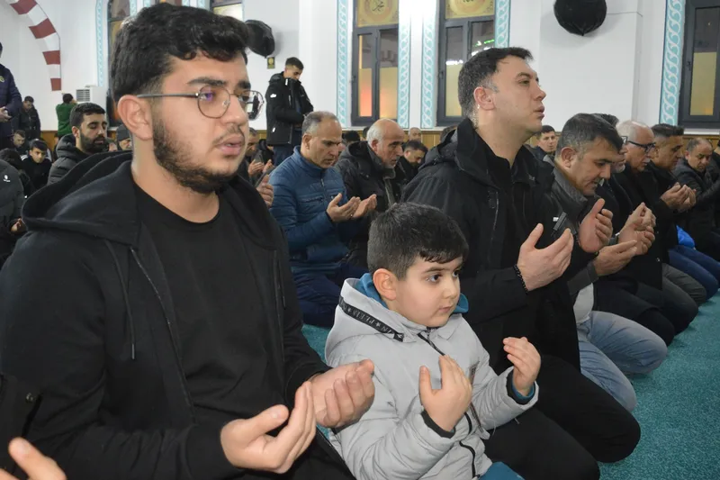 Berat Kandili Siirt’te üç dilde mevlidlerle ihya edildi