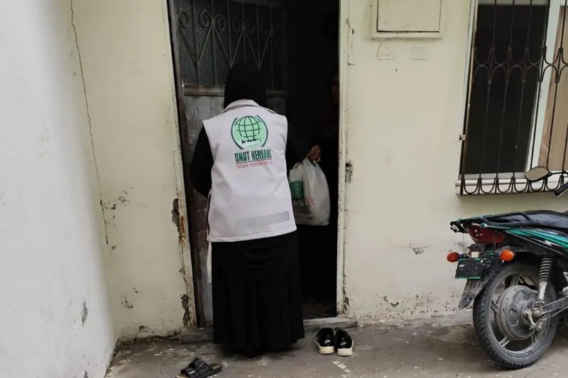 Tarsus Umut Kervanı’ndan Berat Kandili vesilesiyle ihtiyaç sahiplerine yardım 