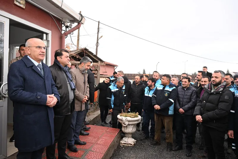 Malatya Büyükşehir Belediye Başkanı Er, karla mücadele ekipleriyle bir araya geldi