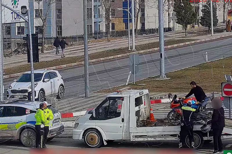 Malatya'da trafik güvenliğini tehlikeye atan sürücülerin ehliyetlerine el konuldu