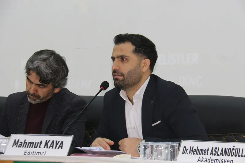 Panelistler: Kimliğin temsili olan anadil için eğitimde yeterli olanaklar sağlanmalı