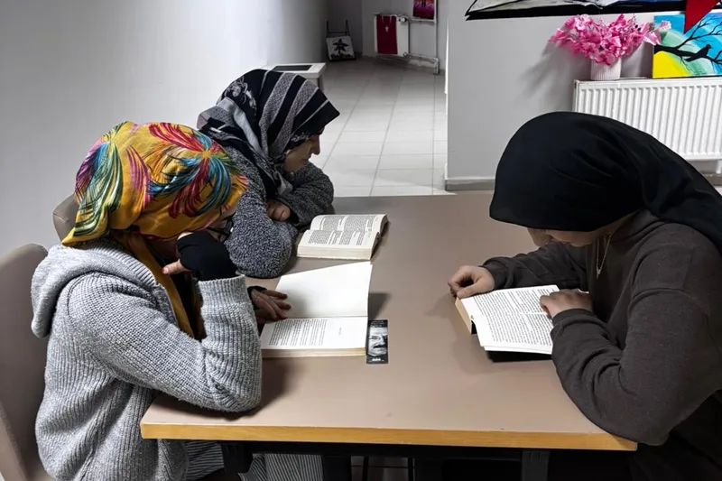 Öğrenci yurtlarında kitap okuma etkinlikleri sürüyor