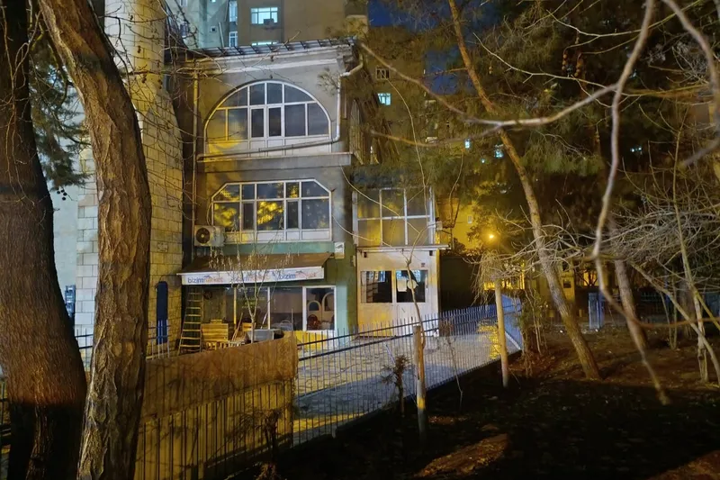 "Fatura borcu" nedeniyle elektriği kesilen camide ibadet yapılamadı 