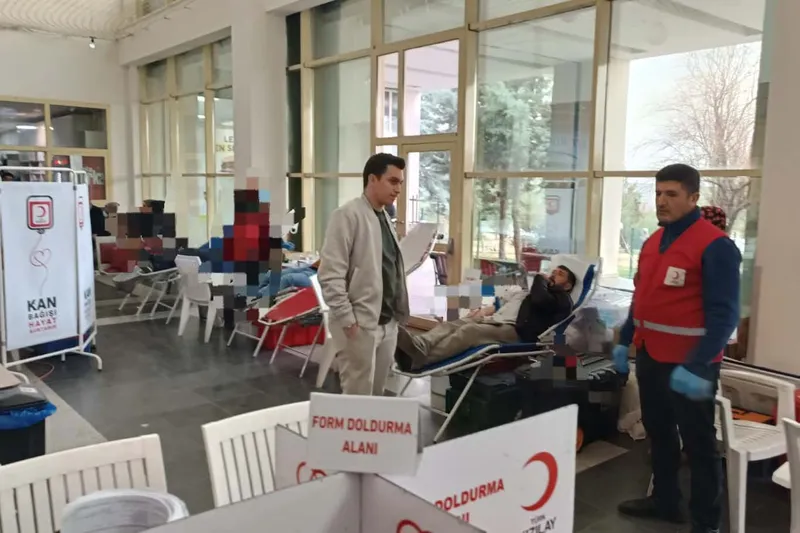Siverek Devlet Hastanesi’nde Kızılay’dan kan bağışı standı	
