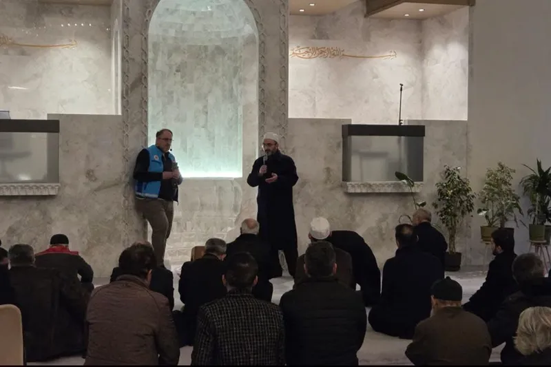 Bursa'da 33 görme engelli öğrenci umreye uğurlandı