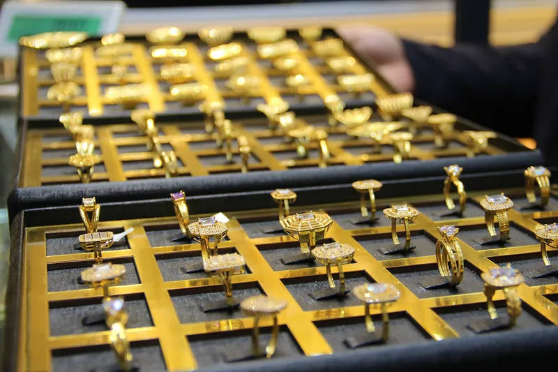 Altın fiyatlarındaki dalgalanma esnafı ve vatandaşı kararsız bırakıyor