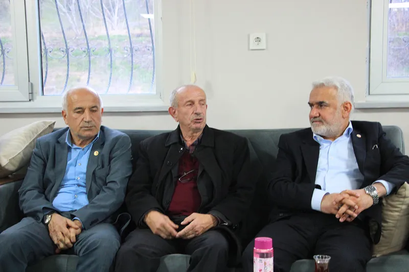 HÜDA PAR Genel Başkanı Yapıcıoğlu depremzede muhtarlarla buluştu