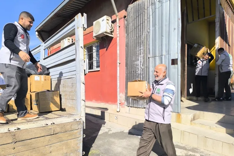 Tarsus Umut Kervanı’ndan Suriye’ye yardım