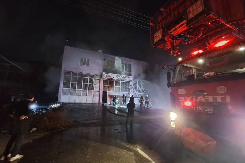 Batman’da sanayi sitesindeki yangın kısa sürede söndürüldü