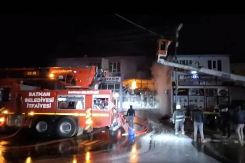 Batman’da sanayi sitesindeki yangın kısa sürede söndürüldü