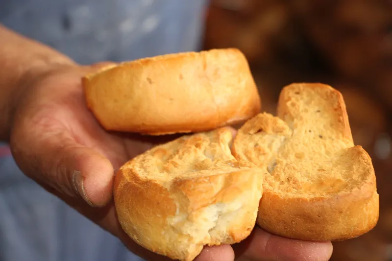 300 derece sıcaklıkta hem çalışıyor hem de oruç tutuyorlar