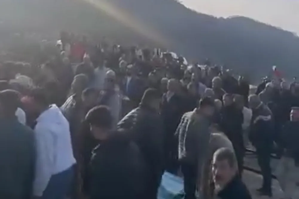 Manisa Akhisar'da meydana gelen bıçaklı kavgada vefat eden Ağrılılar defnedildi