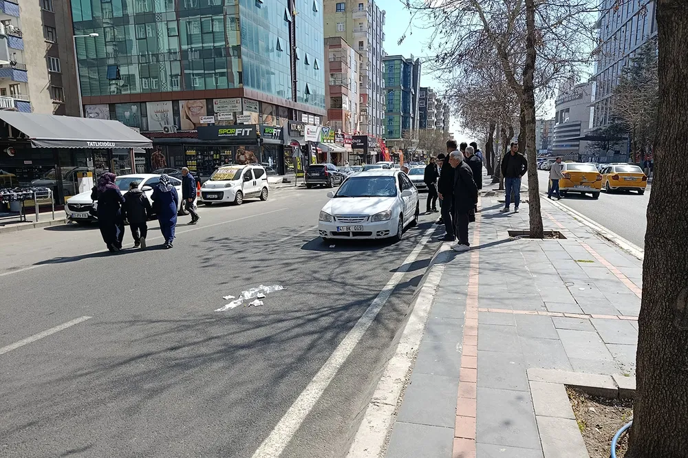 Diyarbakır'da otomobil yayaya çarptı