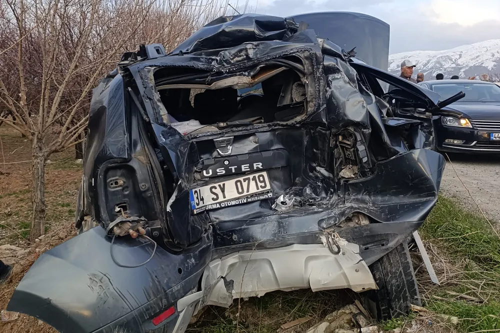 Malatya'da otomobil ile kamyon çarpıştı: 1 ölü, 1 yaralı