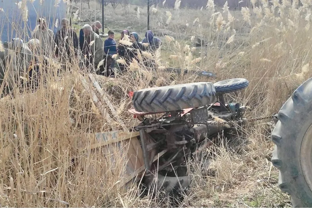 Malatya'da traktör devrildi: 2 yaralı