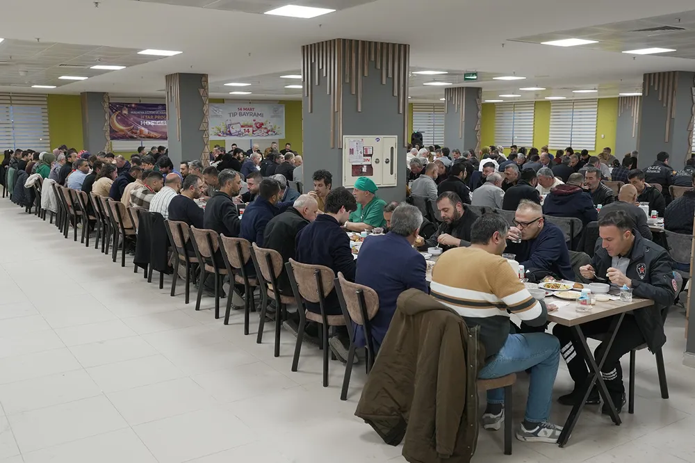 Sağlık çalışanları iftar ve sahurda buluştu