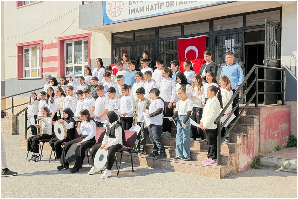 Kur’an’a geçen öğrencilere Kur’an-ı Kerim hediye edildi