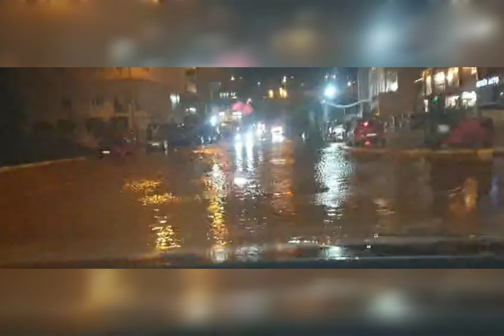 Mardin’de sağanak yağış etkili oldu: Yollar göle döndü