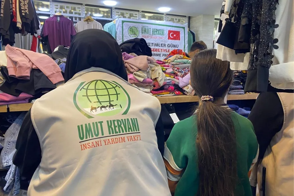 Umut Kervanı Tarsus'ta yetimlerin yüzünü güldürdü