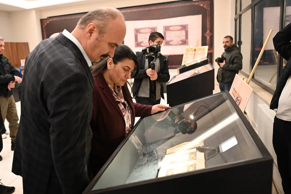 "Kelâm ve Kalem Yazma Mushaf Sergisi” ziyaretçilere kapılarını açtı