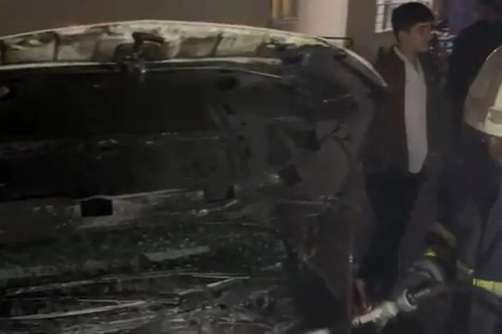 Batman’da site içinde park halindeki araç alev aldı