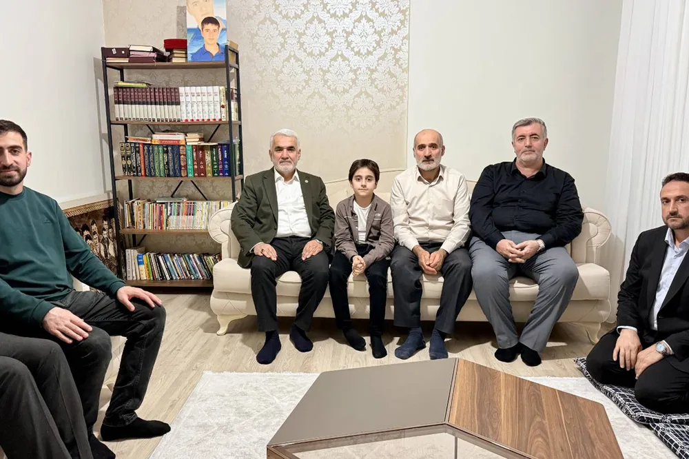 Yapıcıoğlu, Şehit Yasin Börü’nün ailesini ziyaret etti
