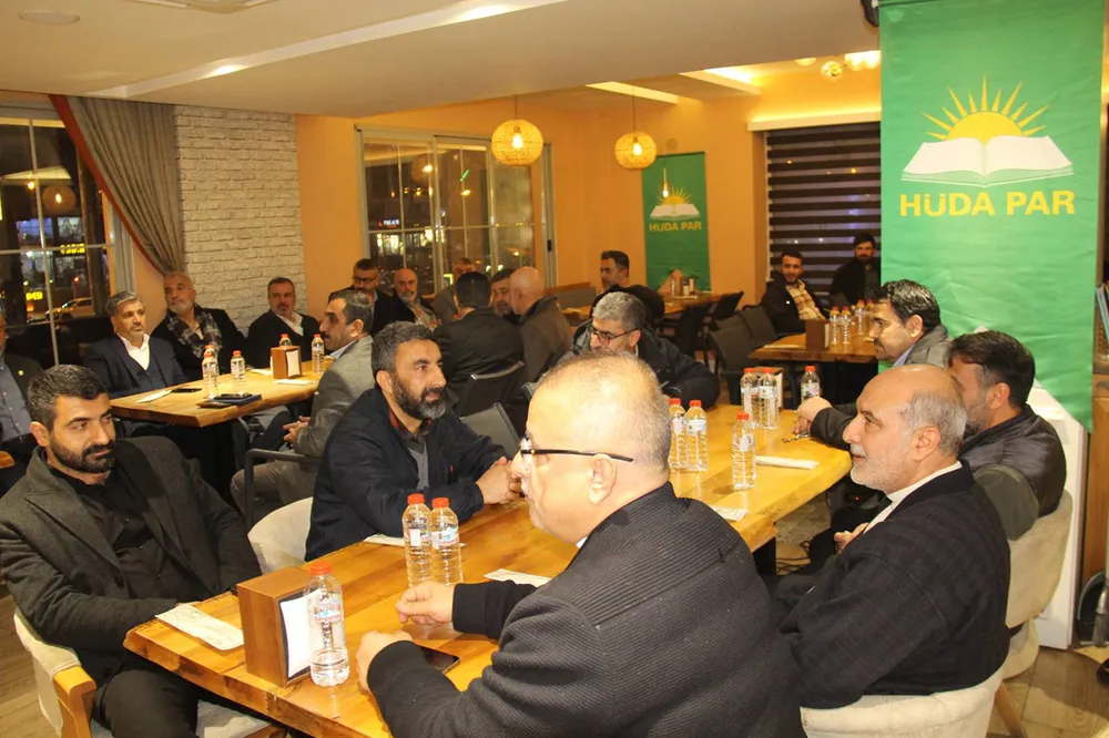 HÜDA PAR Genel Başkanı Yapıcıoğlu Diyarbakır’da ilçe başkanları ve il yönetimiyle buluştu