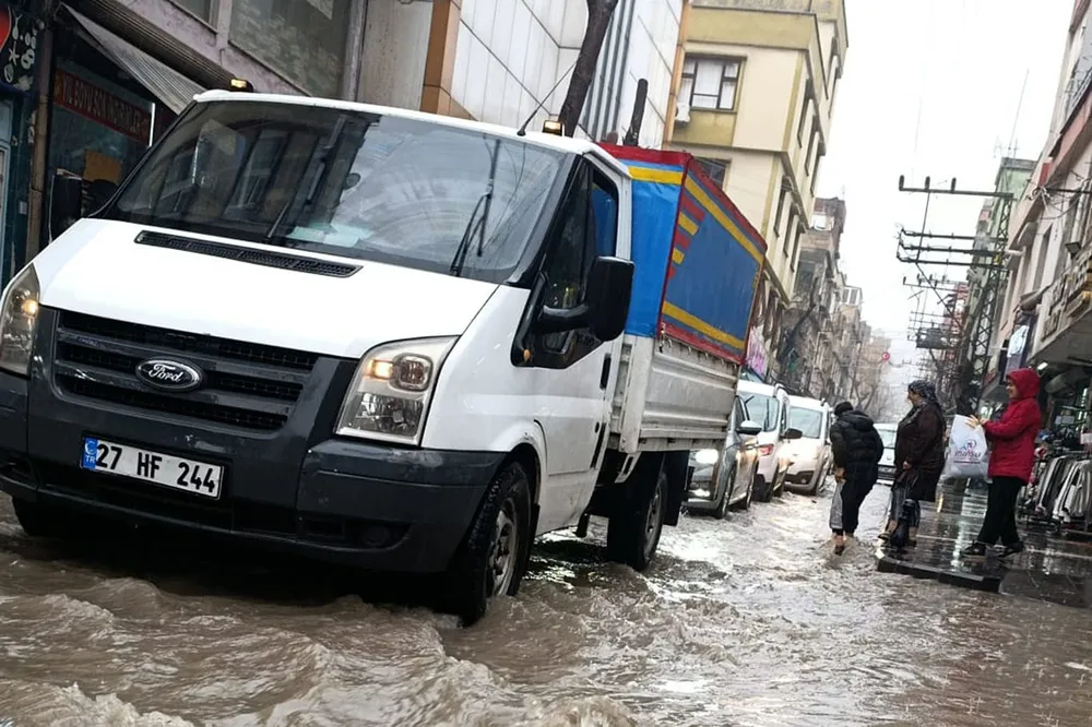 Gaziantep’te sağanak sele neden oldu