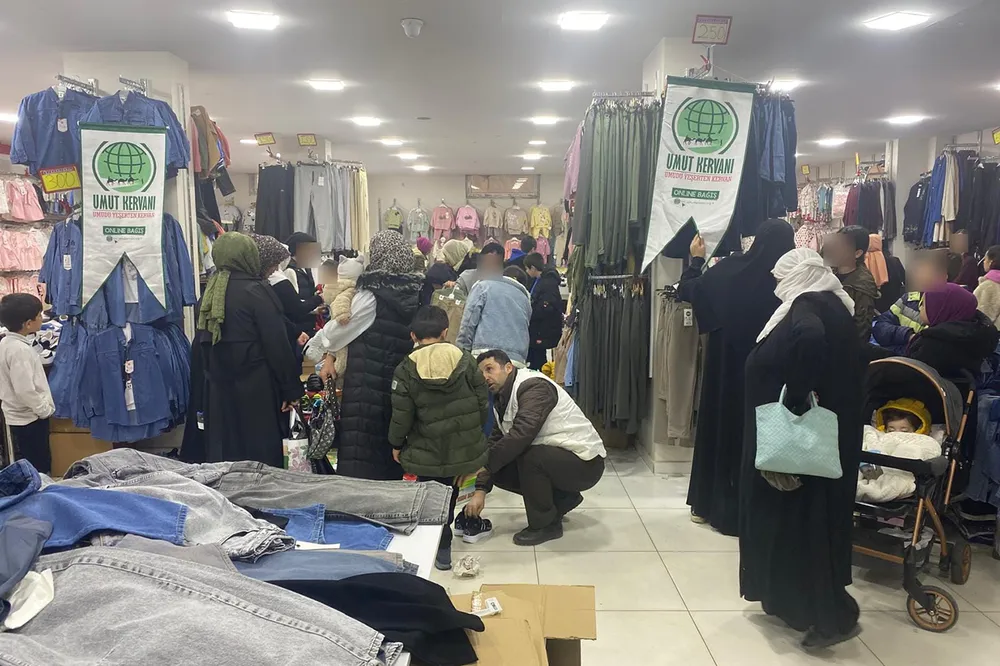 Bismil'de yetim ve ihtiyaç sahibi çocuklara bayramlık sevinci