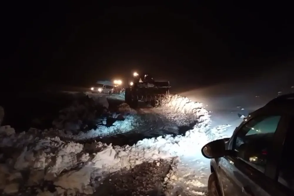 Siirt’in Pervari ilçesinde karda mahsur kalan 78 kişi kurtarıldı