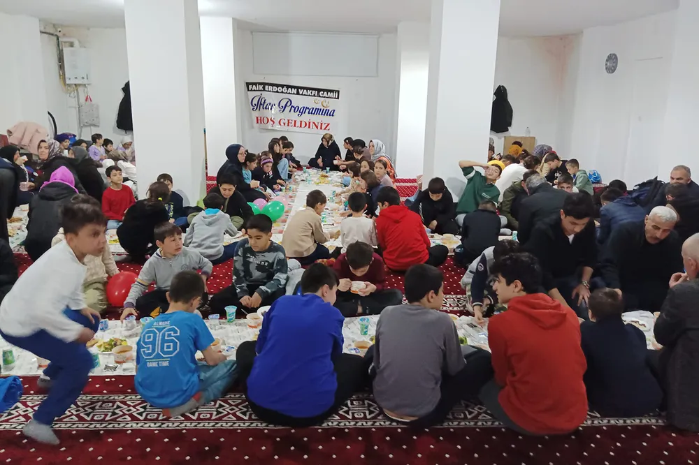 Malatya'da çocuklara tekne orucu iftarı
