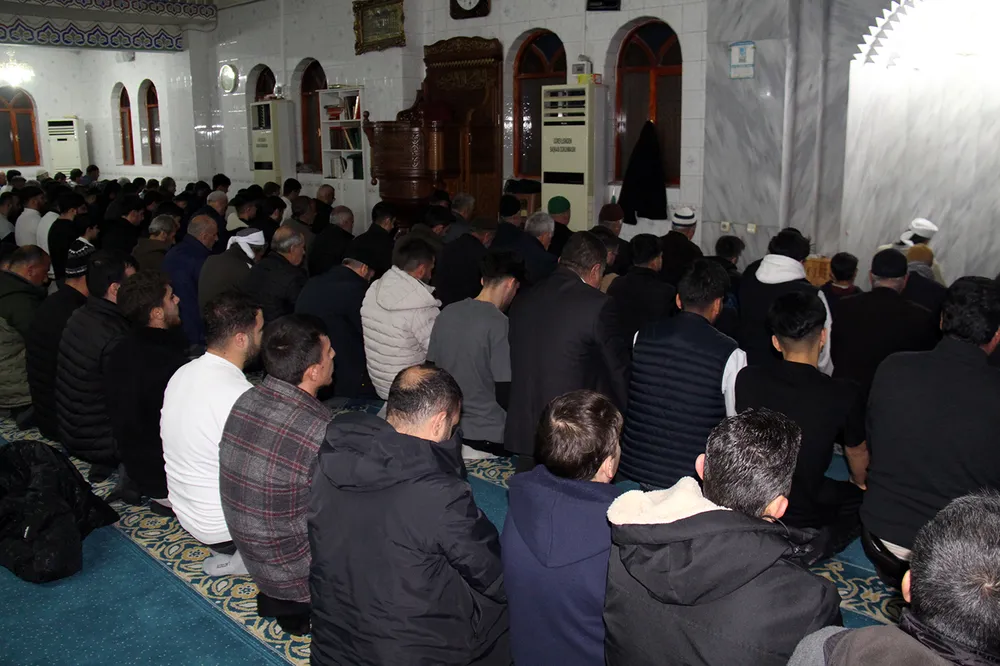 Diyarbakır'da Kadir Gecesi dualarla ihya edildi