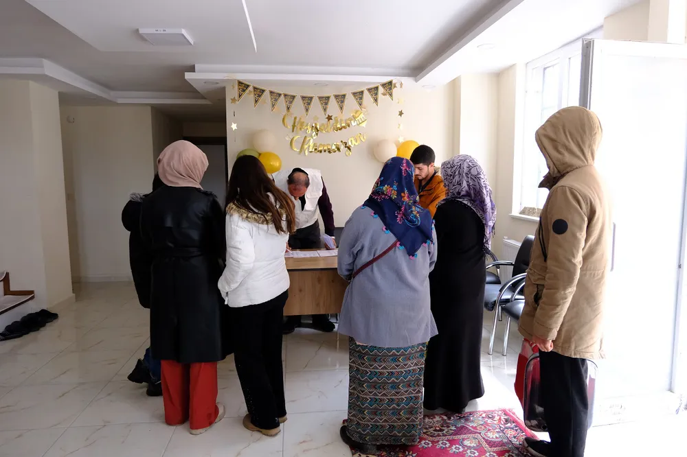 Yetimler Vakfı Van'daki yetimlerin bayram sevincine ortak oldu