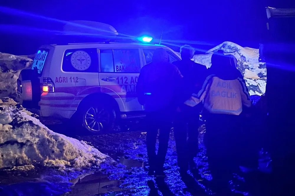 Ağrı'da rahatsızlanan 66 yaşındaki hasta hastaneye yetiştirildi